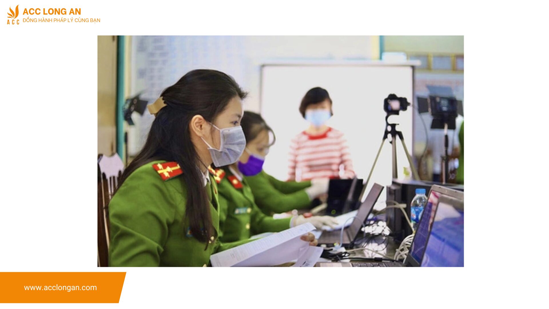Công an cấp căn cước cho người dân Hà Nội