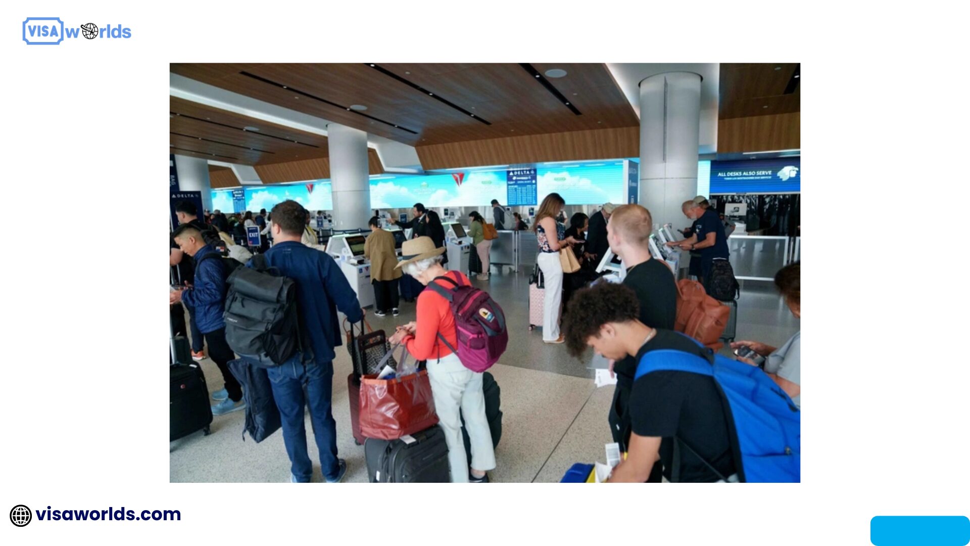 Du khách tại Sân bay Quốc tế Los Angeles (LAX), bang California, Mỹ ngày 23-5-2024